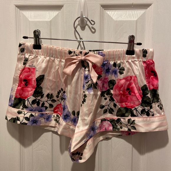 Victoria’s Secret Floral Vine Stripe Satin Sleep Shorts - Picture 1 of 15